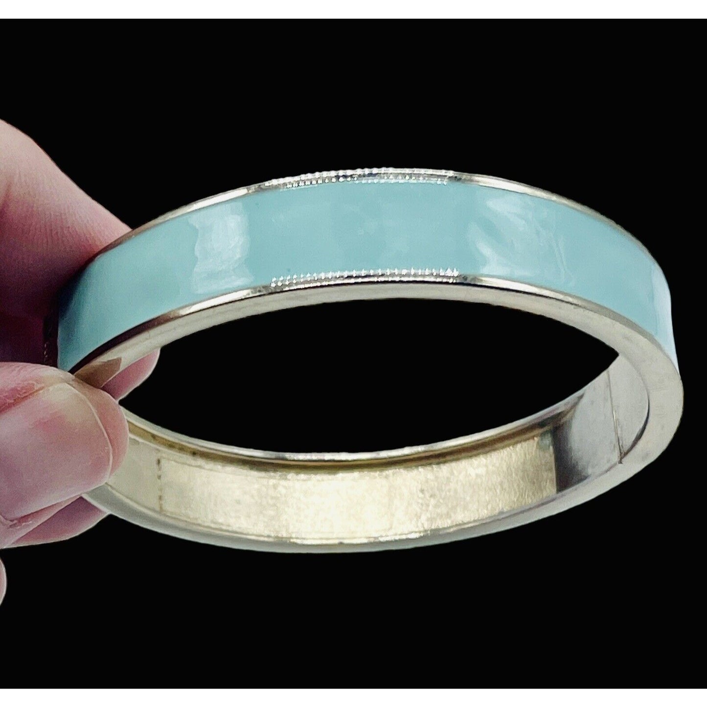 Banana Republic Robins Egg Blue Enamel ClamperGold Tone 2.5” Bracelet EUC PRETTY