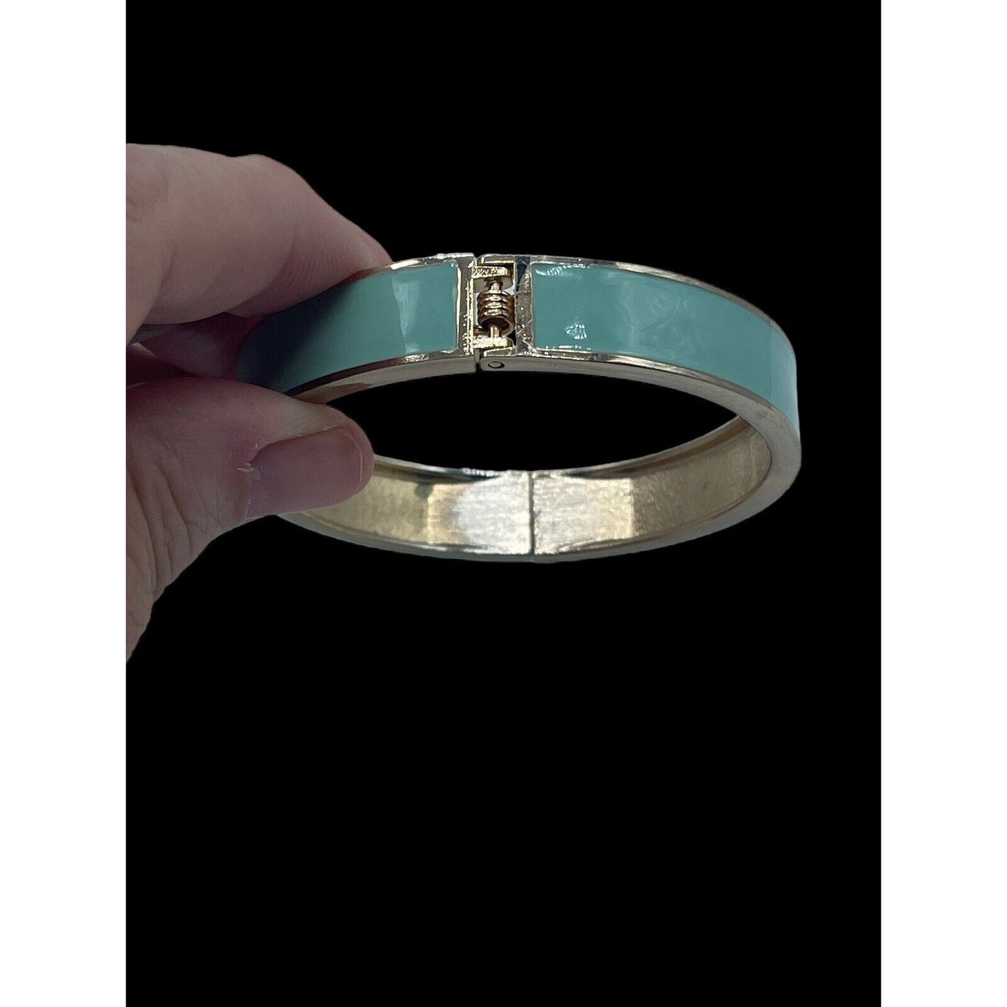 Banana Republic Robins Egg Blue Enamel ClamperGold Tone 2.5” Bracelet EUC PRETTY