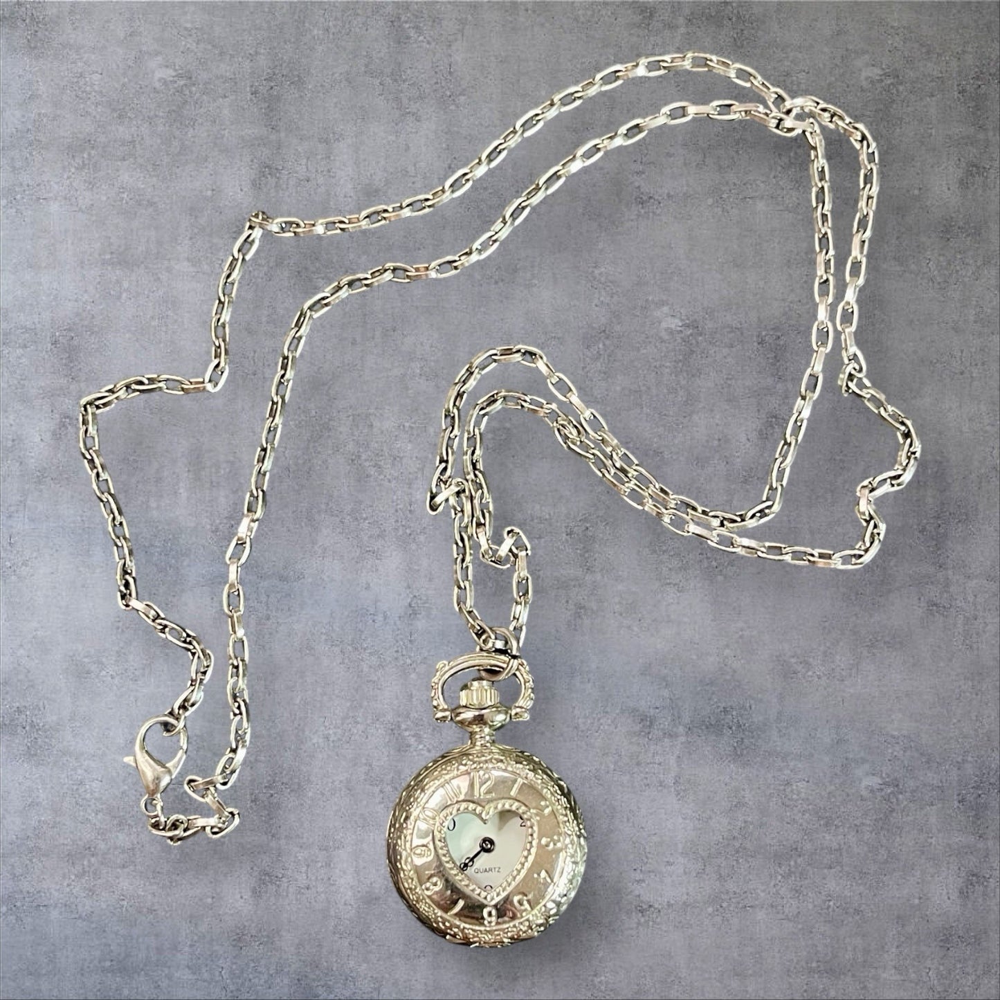 Vintage Quartz Heart Shape Watch w/Silver Rolo Chain 32” Necklace (New Battery)