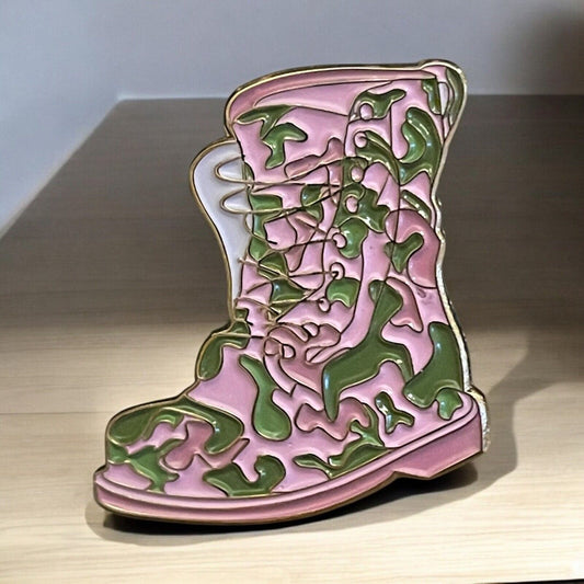 Vintage Retro Fun Pink Green Camouflage Military Lace Up Boot Ribbon Lapel Pin