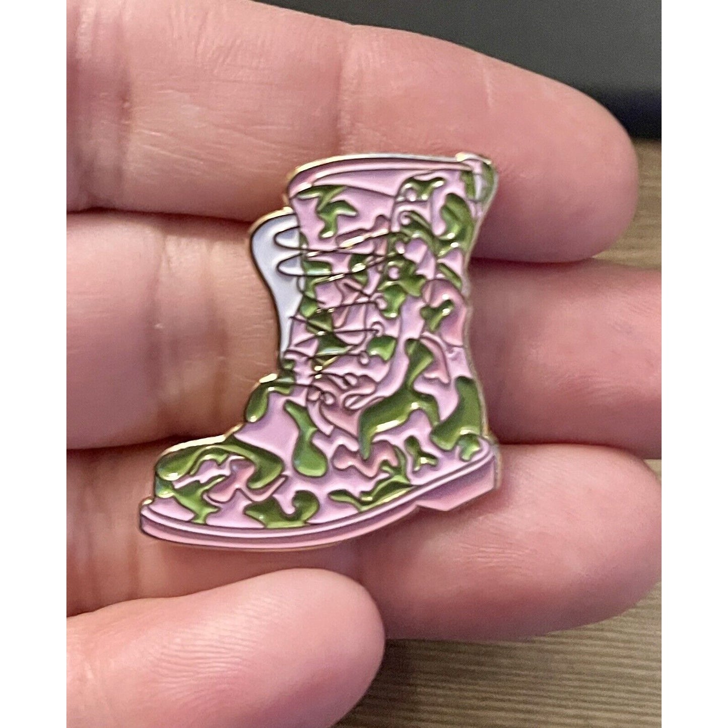 Vintage Retro Fun Pink Green Camouflage Military Lace Up Boot Ribbon Lapel Pin