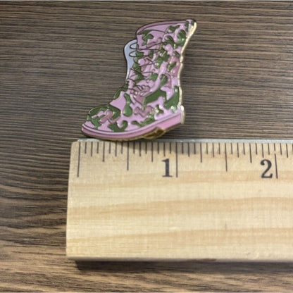 Vintage Retro Fun Pink Green Camouflage Military Lace Up Boot Ribbon Lapel Pin
