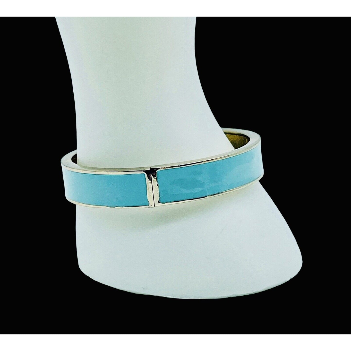 Banana Republic Robins Egg Blue Enamel ClamperGold Tone 2.5” Bracelet EUC PRETTY