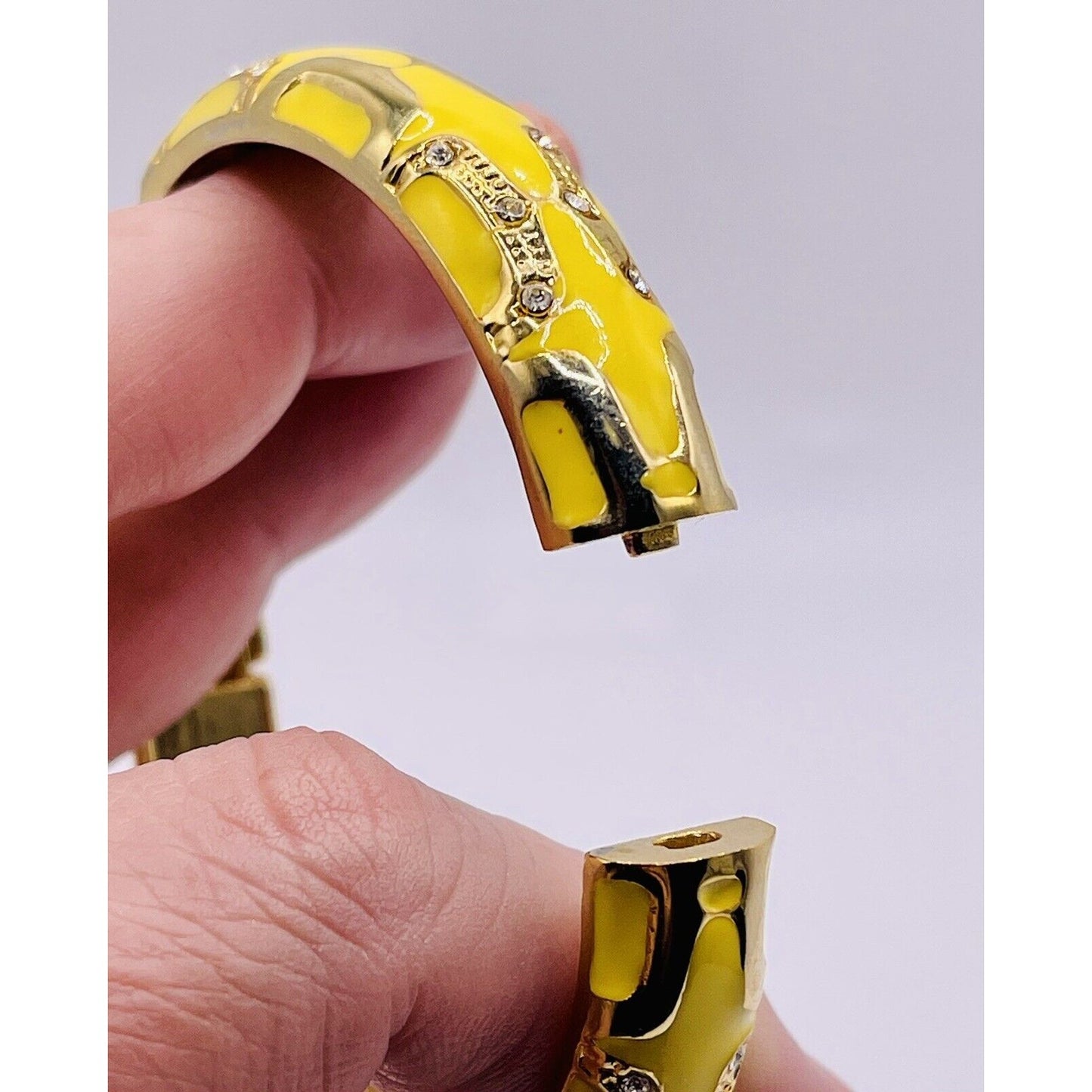 YELLOW & CLEAR RHINESTONES GOOD TONE DESIGNS HINGED METAL BRACELET GORGEOUS EUC
