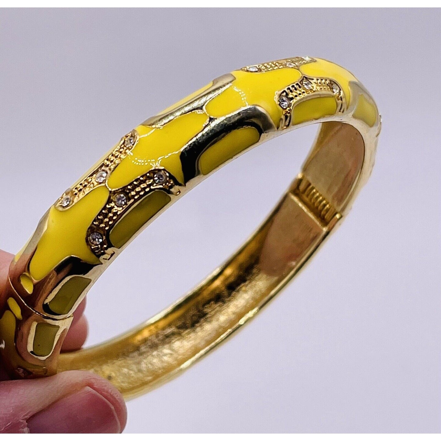 YELLOW & CLEAR RHINESTONES GOOD TONE DESIGNS HINGED METAL BRACELET GORGEOUS EUC