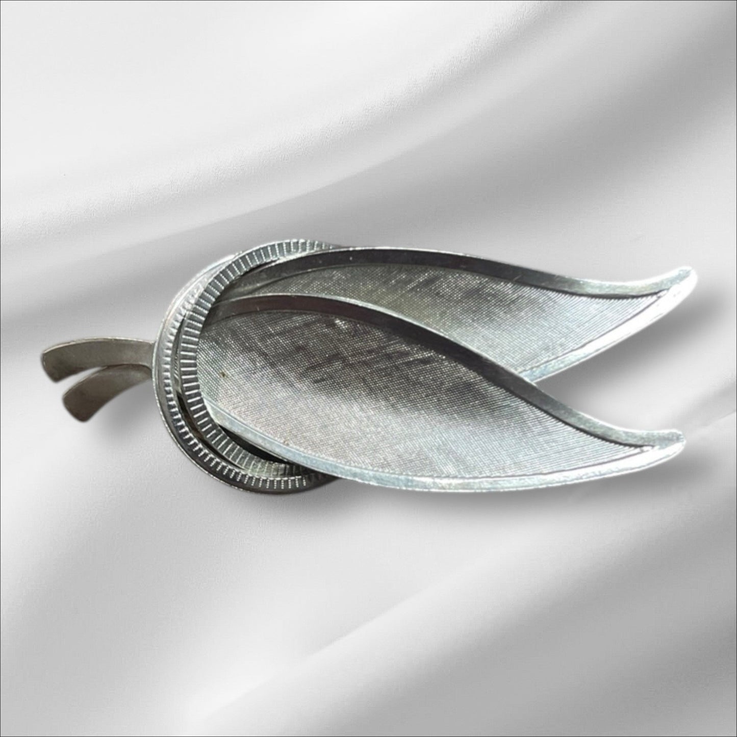 Vintage Double Leaf w/ Double Ring Textured Ribbed Silver-tone 3" Brooch EUC