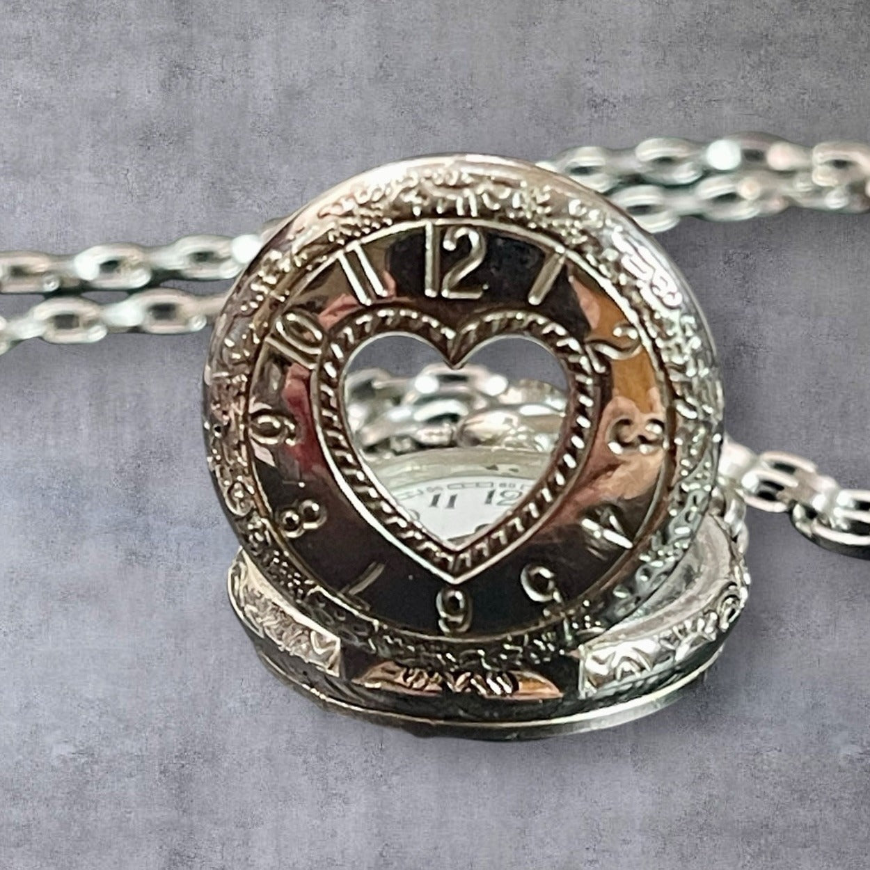 Vintage Quartz Heart Shape Watch w/Silver Rolo Chain  32” Necklace (New Battery)
